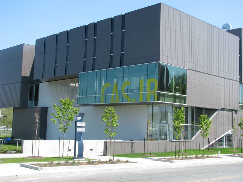 Vue extérieure du Centre des arts de la scène Jean-Besré.