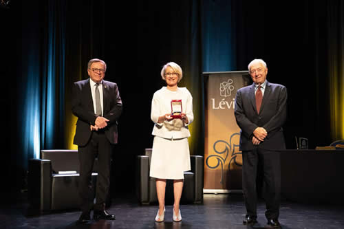 De gauche à droite : Gilles Lehouillier, maire de Lévis, Anne Carrier, architecte et J. Michel Doyon, lieutenant-gouverneur du Québec.